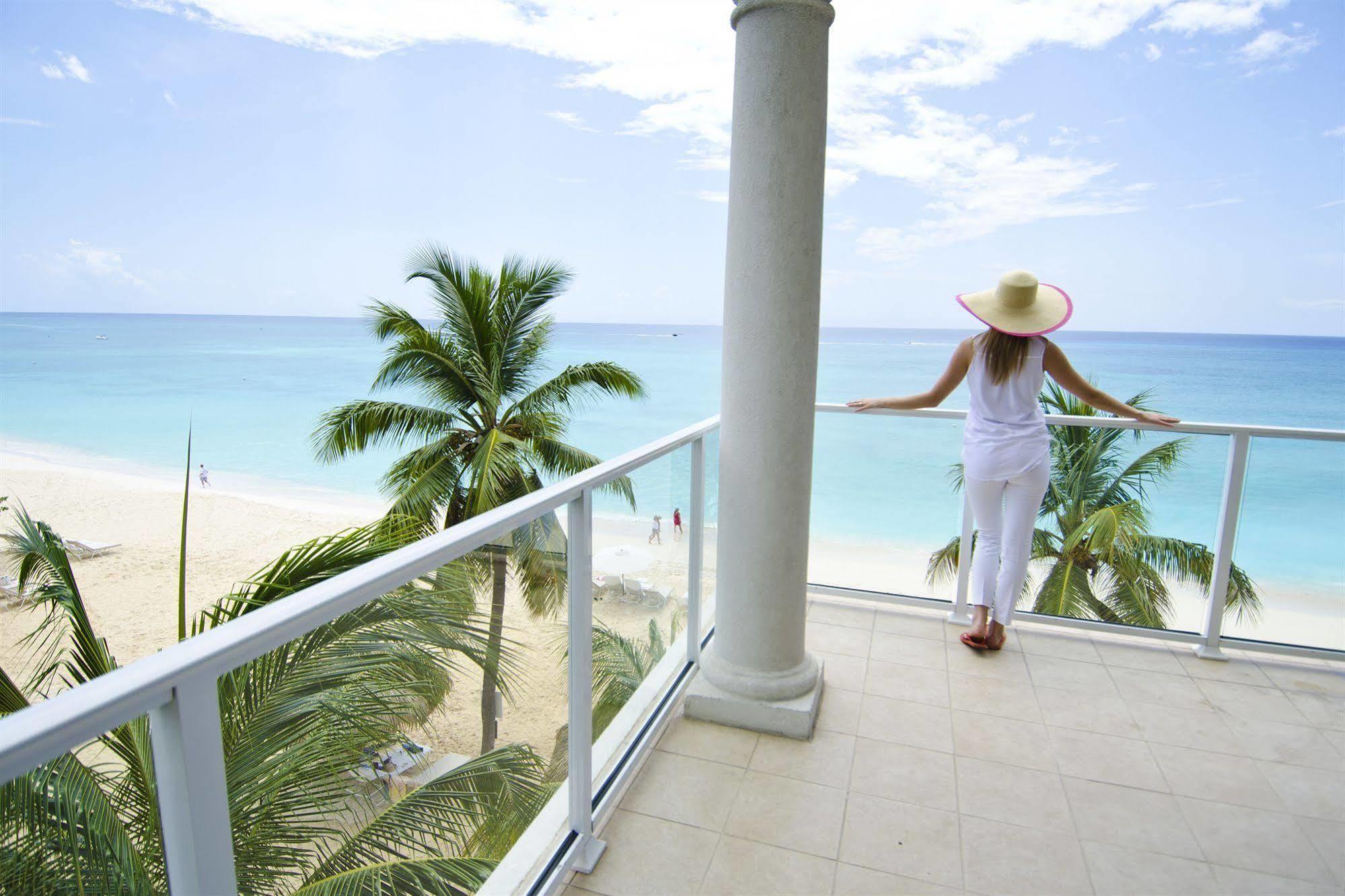 Caribbean Club Boutique Hotel, Grand Cayman Dog City Extérieur photo