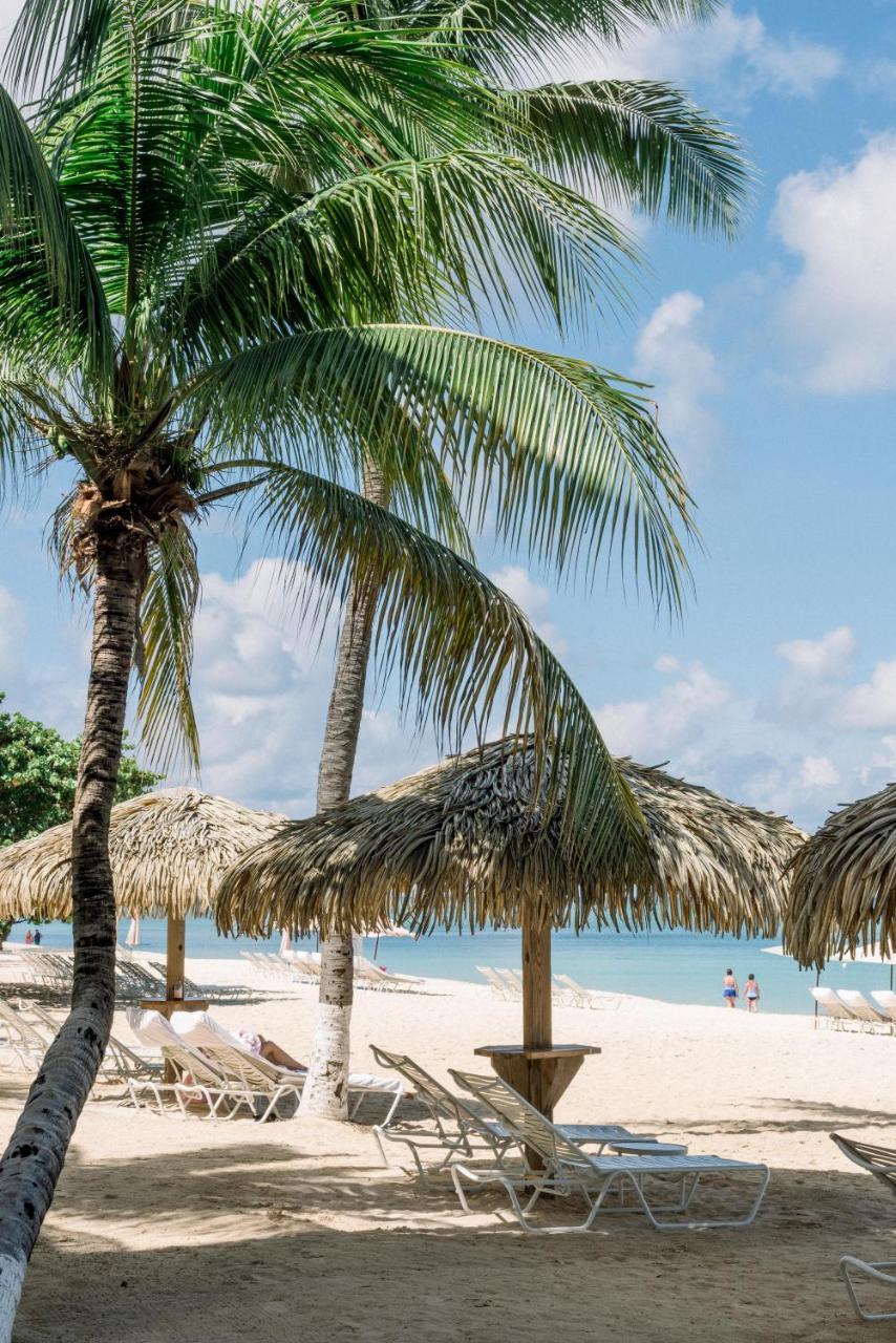 Caribbean Club Boutique Hotel, Grand Cayman Dog City Extérieur photo