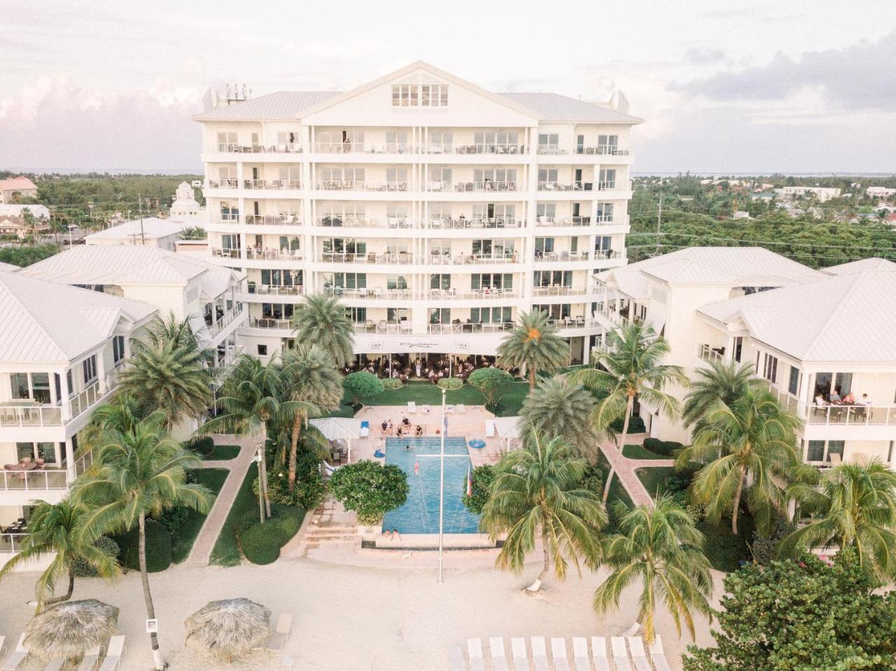 Caribbean Club Boutique Hotel, Grand Cayman Dog City Extérieur photo