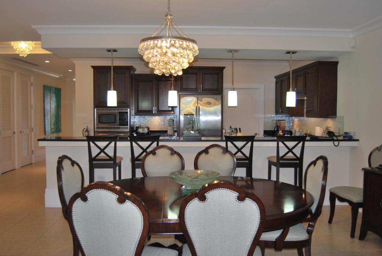 Caribbean Club Boutique Hotel, Grand Cayman Dog City Extérieur photo