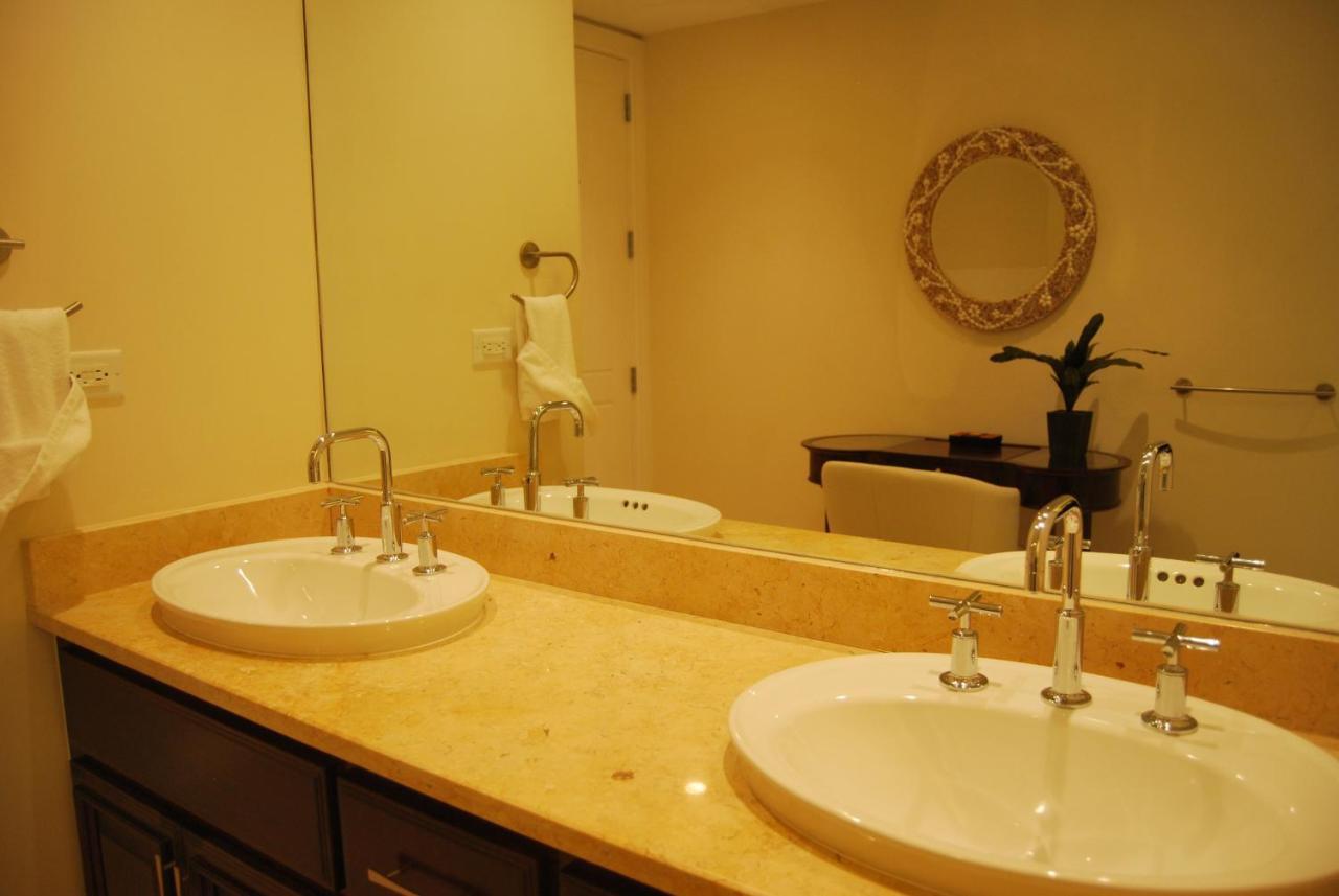 Caribbean Club Boutique Hotel, Grand Cayman Dog City Extérieur photo