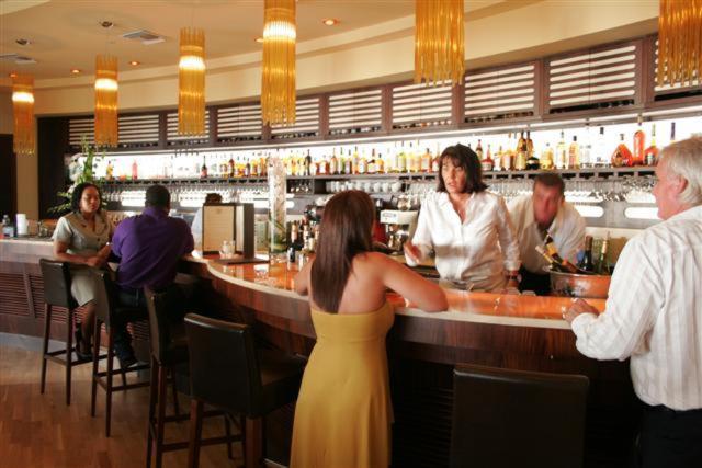 Caribbean Club Boutique Hotel, Grand Cayman Dog City Extérieur photo